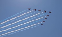Τα Red Arrows της Βρετανικής Royal Air Force στα Χανιά: Ξεκινούν οι φετινές επετειακές εκδηλώσεις για τη Μάχη της Κρήτης
