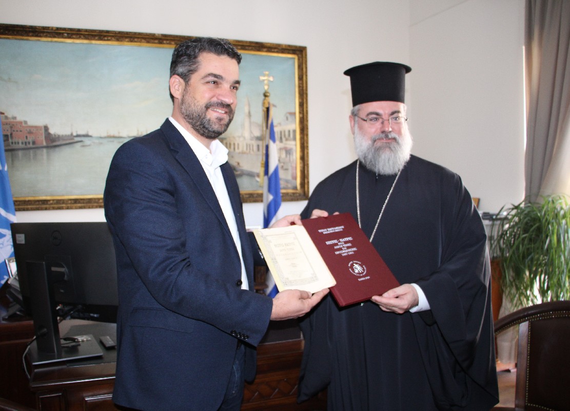 Η πρώτη επίσημη θεσμική συνάντηση του Μητροπολίτη Κυδωνίας & Αποκορώνου, κ. Τίτου, με τον Δήμαρχο Χανίων, Π. Σημανδηράκη, στο Δημαρχείο – Στο επίκεντρο τα κοινωνικά ζητήματα του τόπου